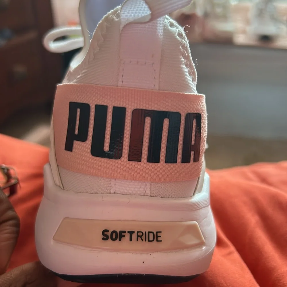 Puma - Picture 3 of 3